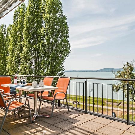 Panoramic Art Apartment With Jacuzzi Balatonlelle Exterior photo