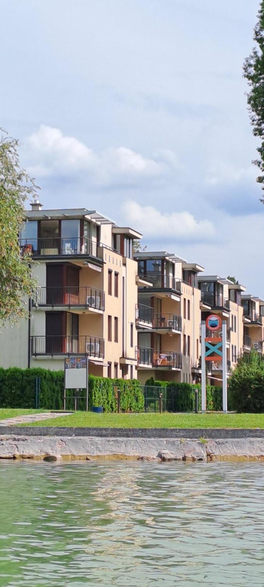 Panoramic Art Apartment With Jacuzzi Balatonlelle Exterior photo