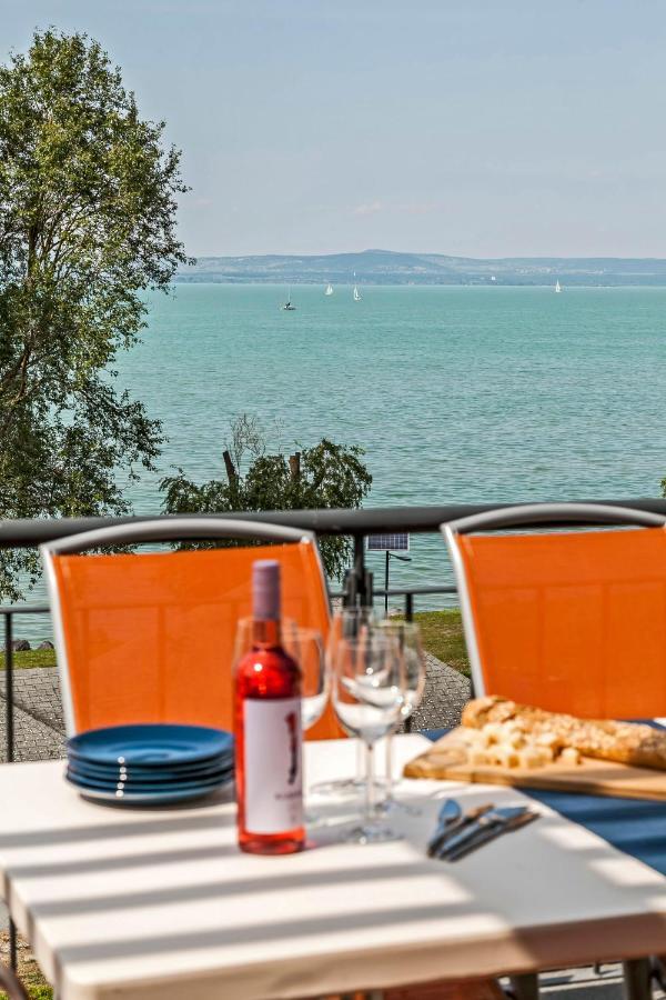 Panoramic Art Apartment With Jacuzzi Balatonlelle Exterior photo