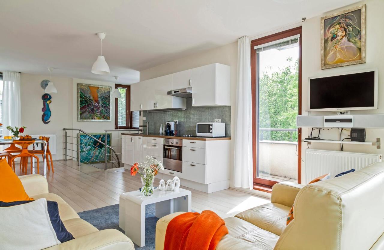 Panoramic Art Apartment With Jacuzzi Balatonlelle Exterior photo